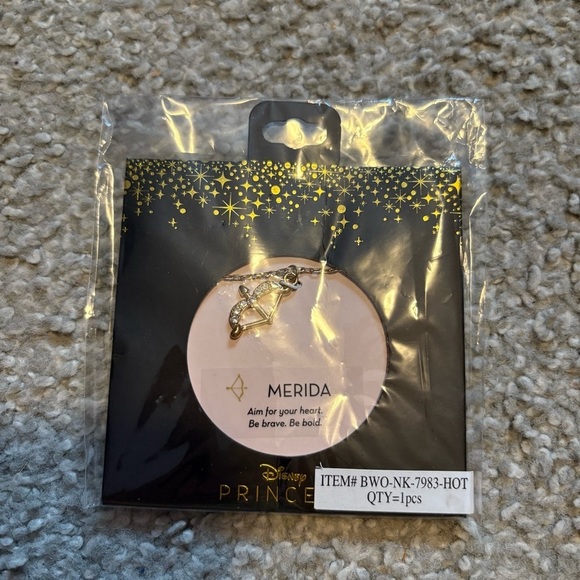 Disney Princess Merida Necklace NEW Bow Arrow Silver Brave - Picture 2 of 5